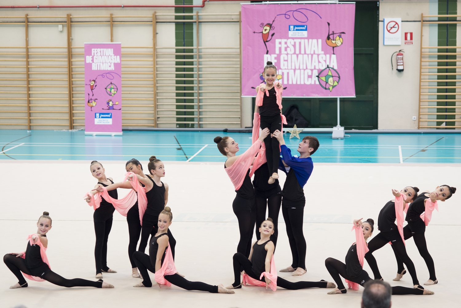 Despliega tu creatividad corporal practicando gimnasia rítmica en las  escuelas de Madrid – Hortaleza