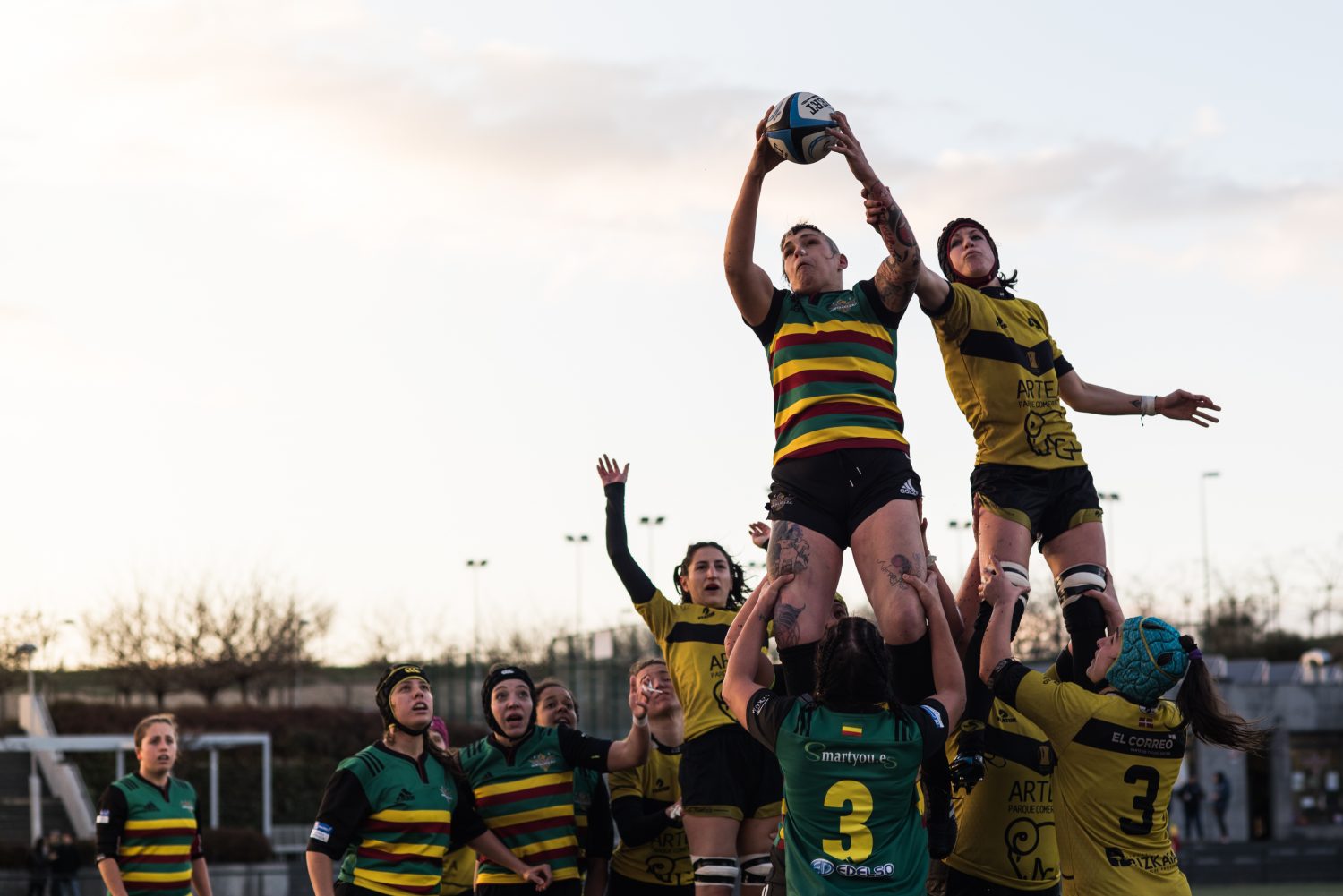 Las ‘dragonas’ del rugby siguen volando en la élite