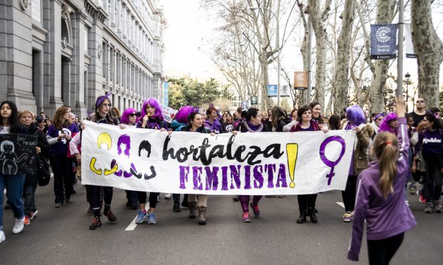 Las mujeres de Hortaleza se suman a la Cadena Feminista