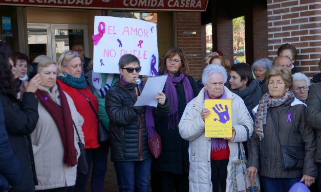 25-N en Hortaleza: «Vecina confinada, aquí están tus hermanas»