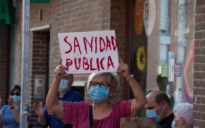 Concentración por la sanidad pública frente al centro de salud Benita de Ávila