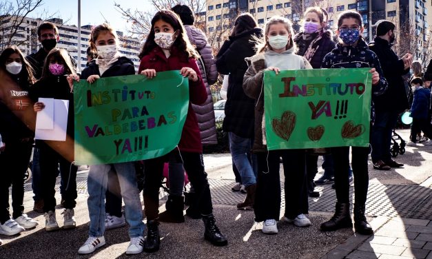 Valdebebas se moviliza por la educación pública