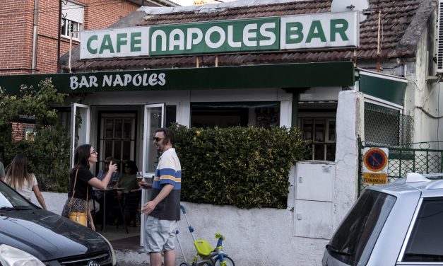 El bar Nápoles de Canillas echa el cierre para siempre