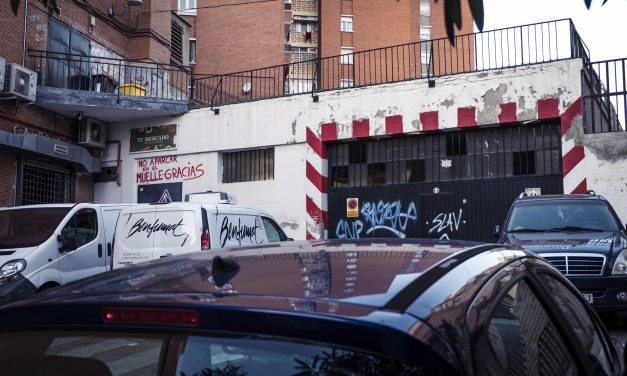 Guerra de lindes en la calle Torregrosa