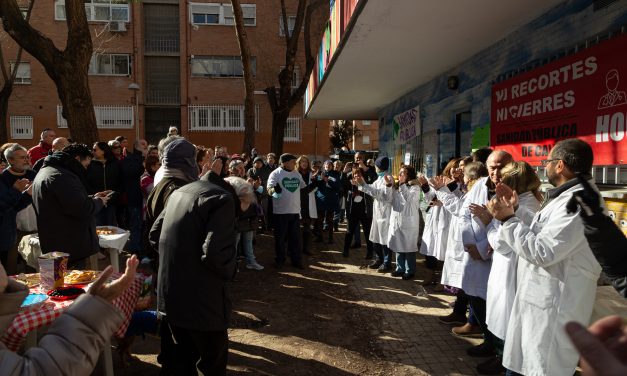 Sábado, domingo… y sigue el encierro de médicos en Manoteras