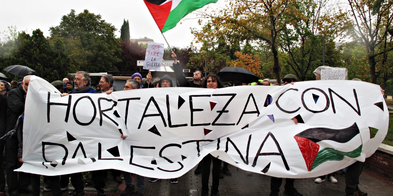 Vecinas y vecinos de Hortaleza salen en apoyo a Palestina