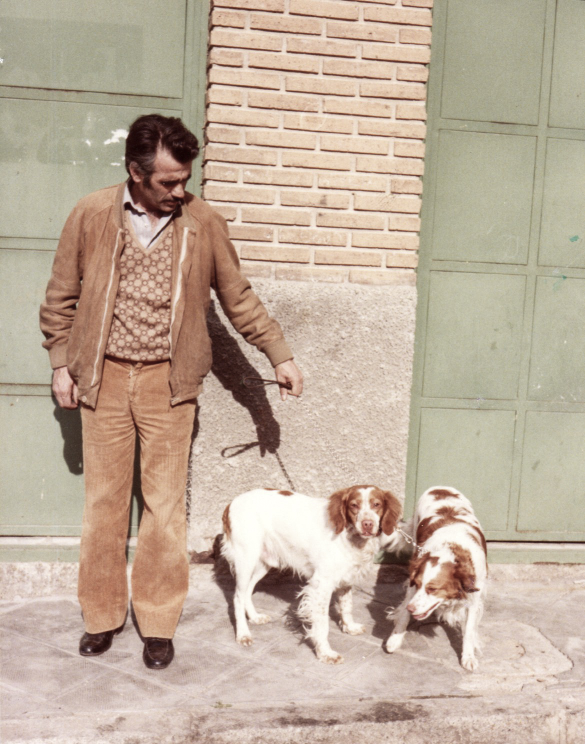 Felipe Aragoneses, un vecino comprometido con su barrio 3 f perros 1