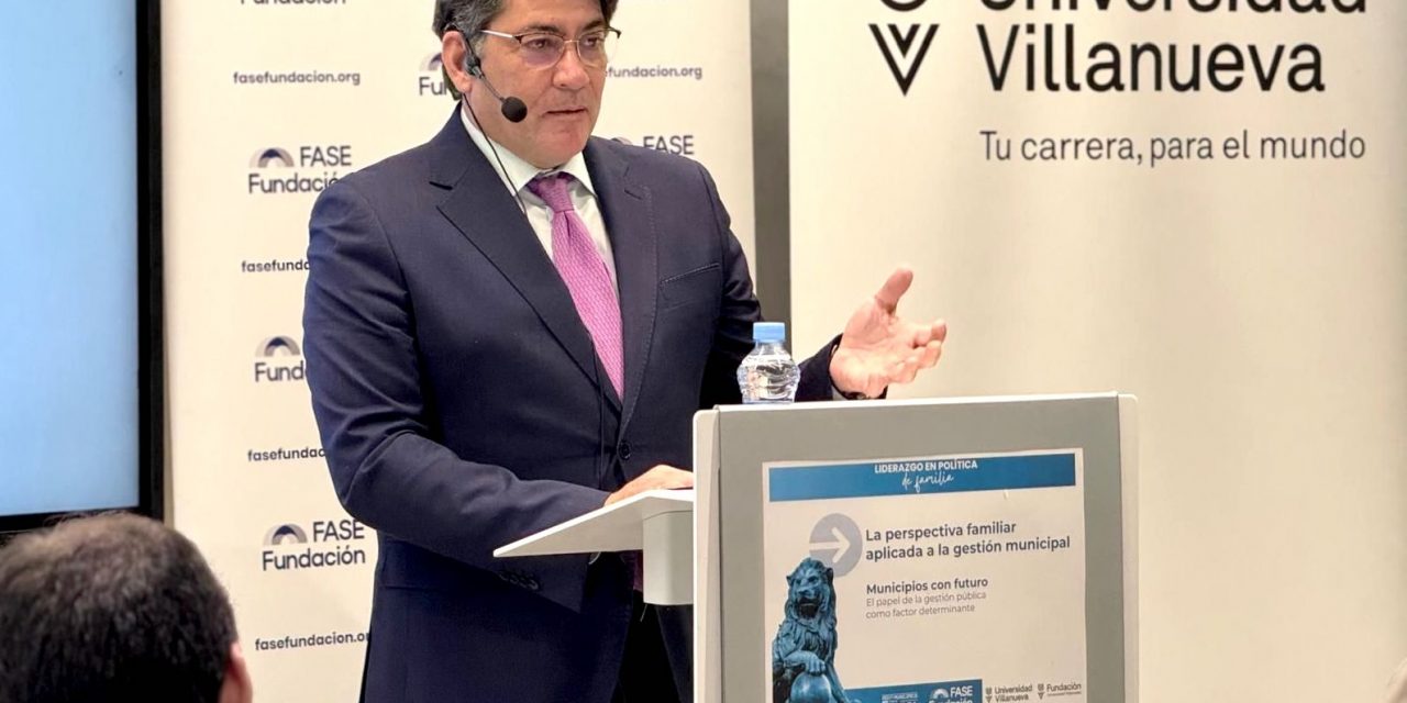 El concejal David Pérez, profesor en una universidad privada vinculada al Opus