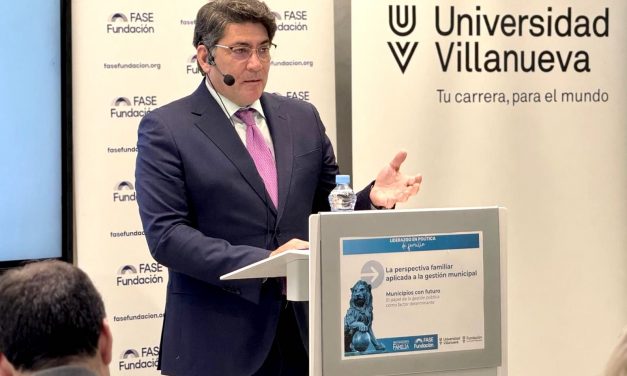 El concejal David Pérez, profesor en una universidad privada vinculada al Opus Dei