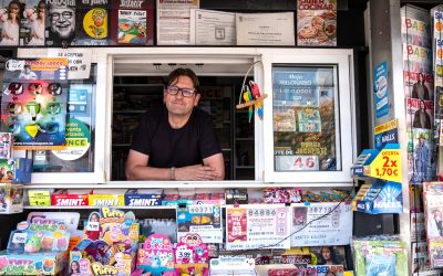 Apenas una docena de quioscos de prensa resisten en todo el distrito de Hortaleza