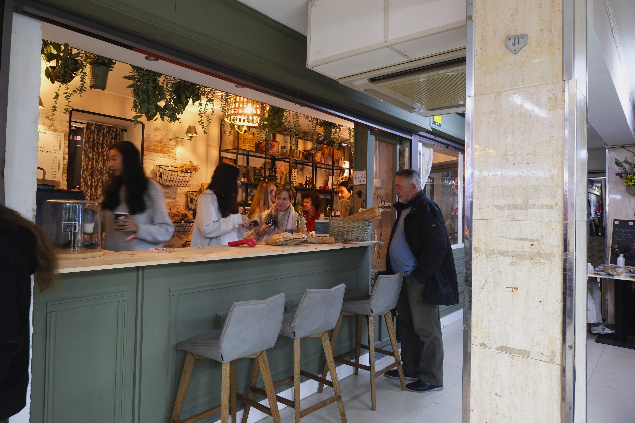 Un rastrillo solidario en el Mercado Tradicional de Nápoles 4 rastrillo solidario Mercado Tradicional de Nápoles