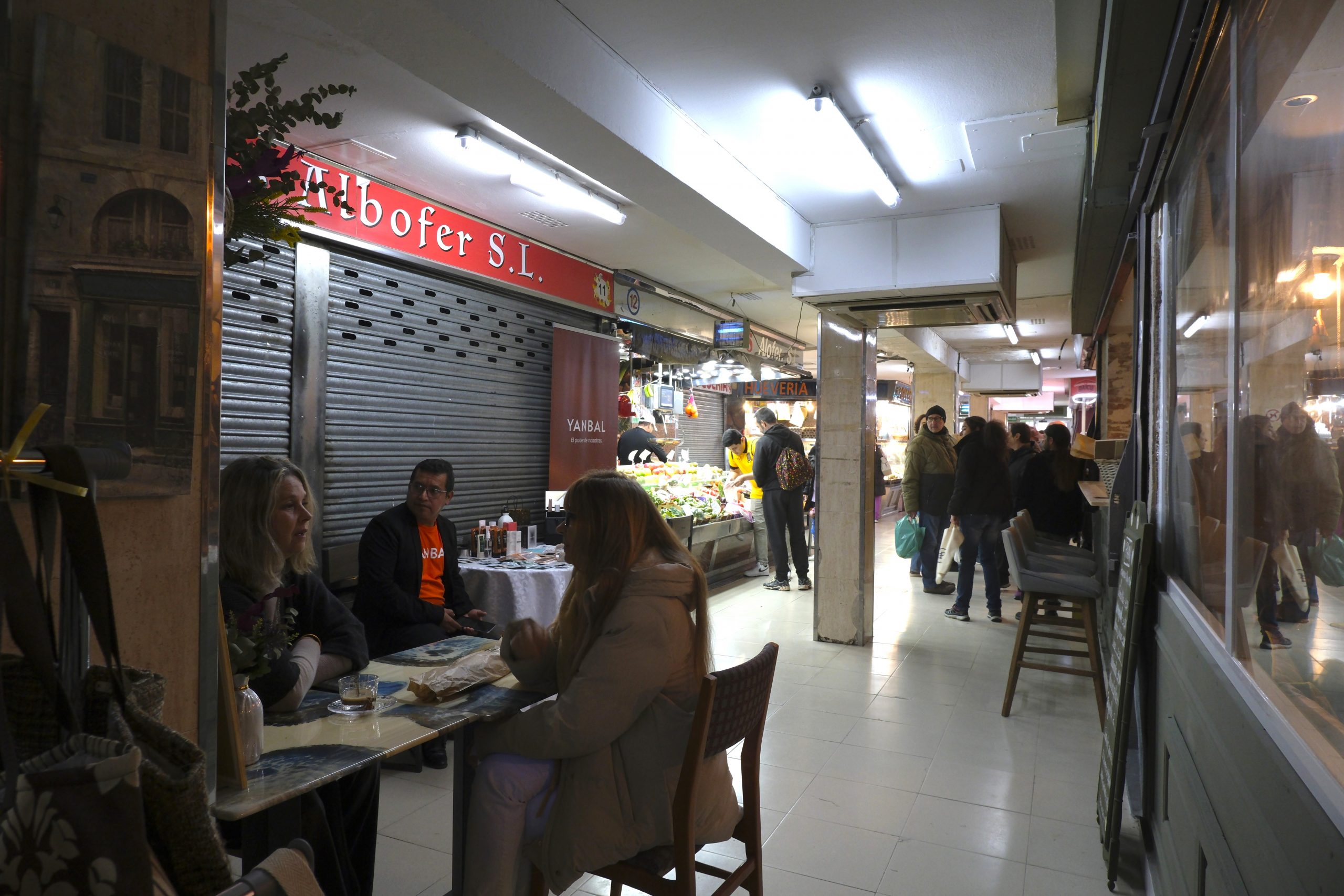 Un rastrillo solidario en el Mercado Tradicional de Nápoles 7 rastrillo solidario Mercado Tradicional de Nápoles