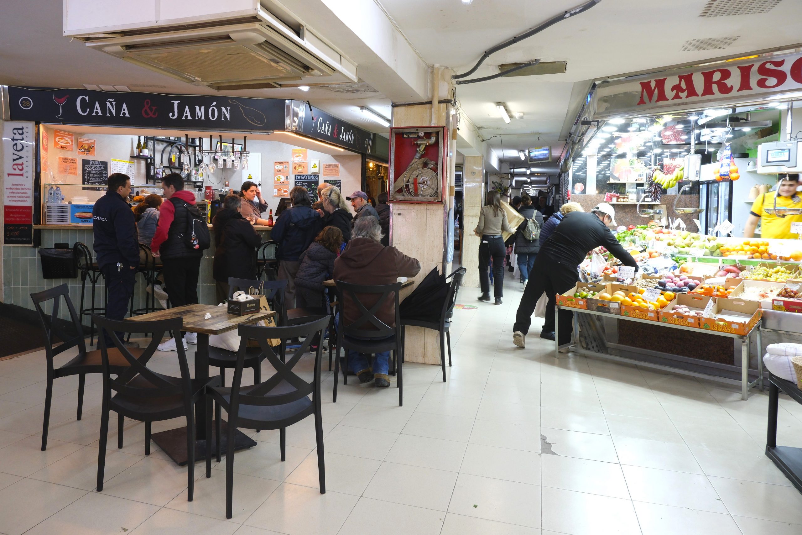 Un rastrillo solidario en el Mercado Tradicional de Nápoles 9 rastrillo solidario Mercado Tradicional de Nápoles