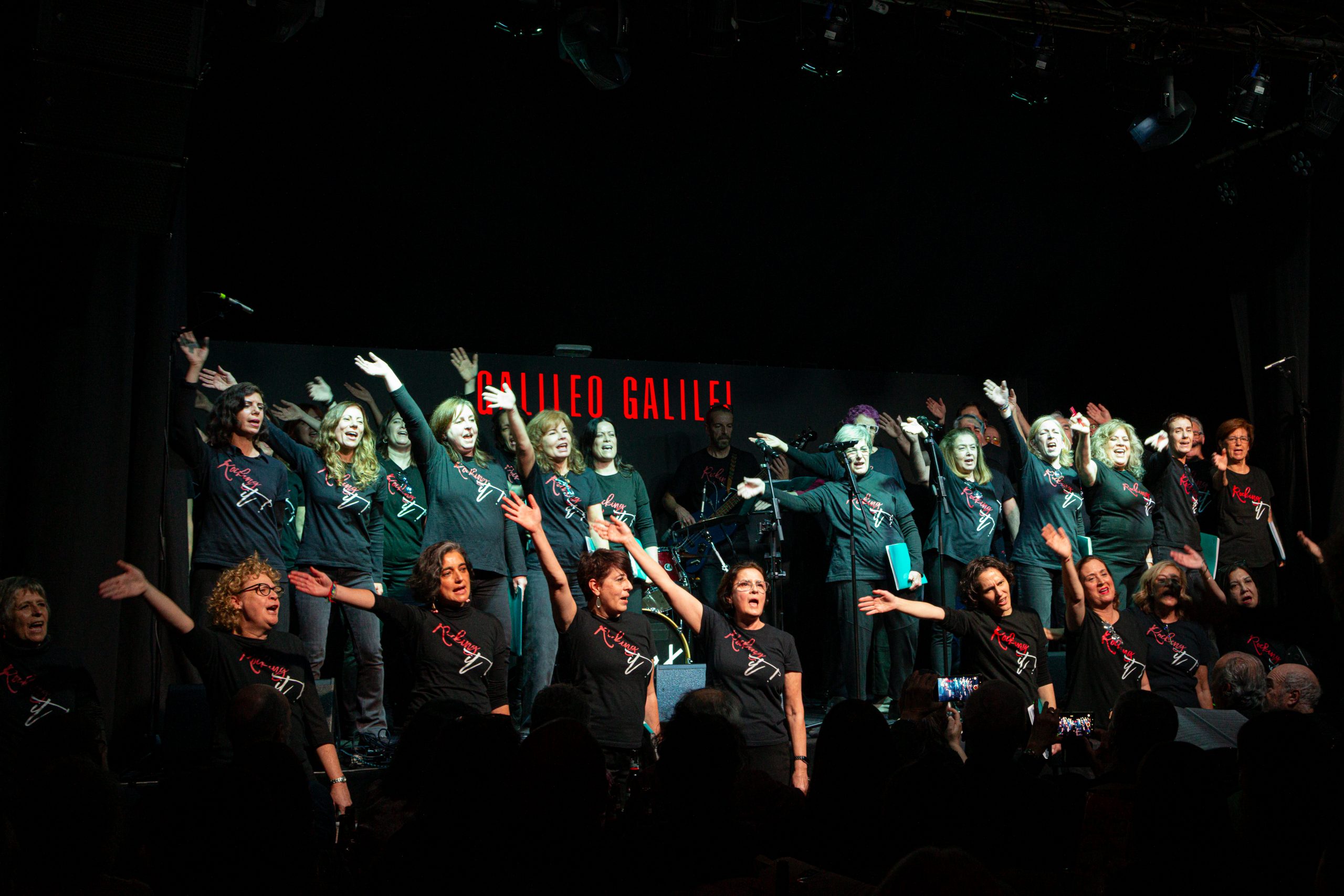 La gran fiesta que calienta la Cabalgata de Hortaleza 32 IMG 4090 scaled