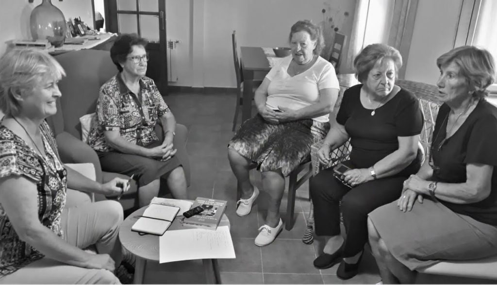 Y la cesta en la cabeza