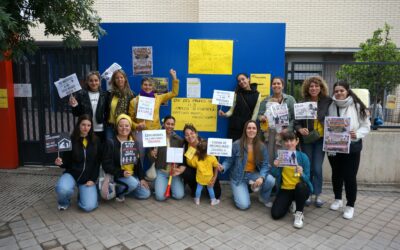 Las familias se concentran en apoyo de la huelga de educadoras y profesoras infantiles