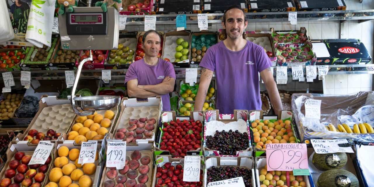 Frutas Los Gallegos, 40 años llenando de sabor el barrio